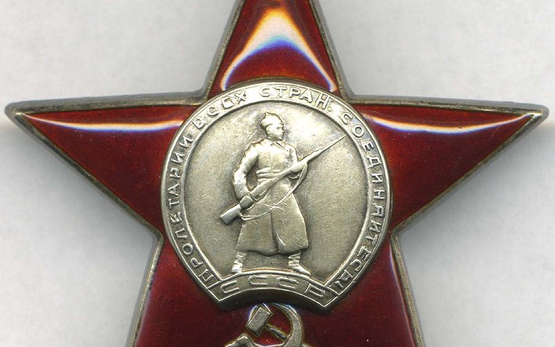 Красный фосфор — полимер белого фосфора P₄, образуется при облучении УФ-светом и абсолютно безопасен