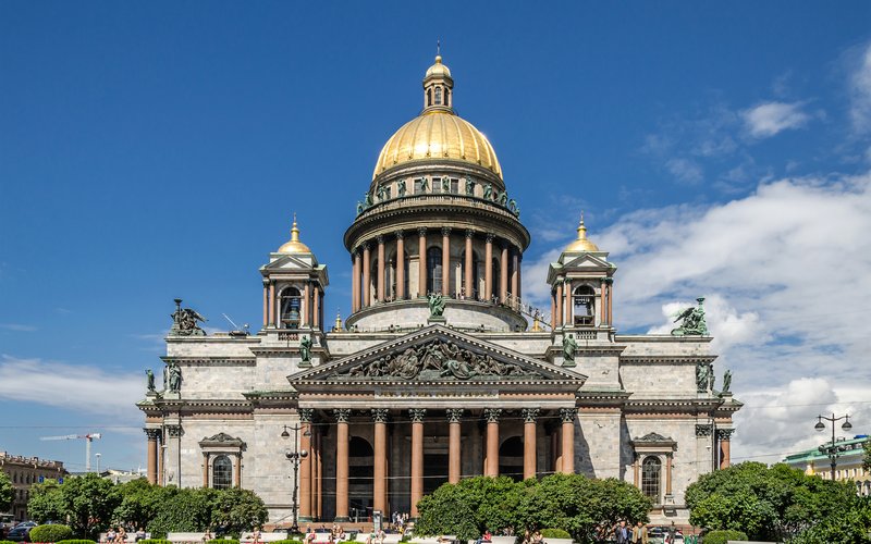 Собор Святого Петра в Риме (1626) построен так, что его купол весом 14 000 тонн держится благодаря д