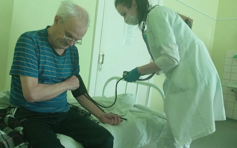 Давление на самой глубокой точке океана равно весу 50 самолётов на вашу руку.